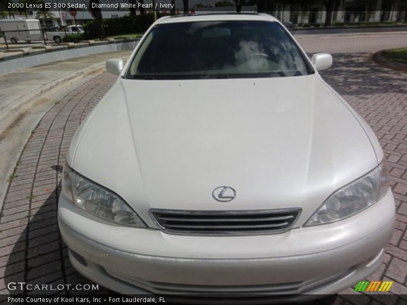 Diamond White Pearl / Ivory 2000 Lexus ES 300 Sedan