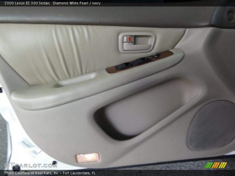 Diamond White Pearl / Ivory 2000 Lexus ES 300 Sedan