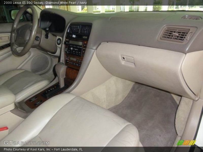 Diamond White Pearl / Ivory 2000 Lexus ES 300 Sedan