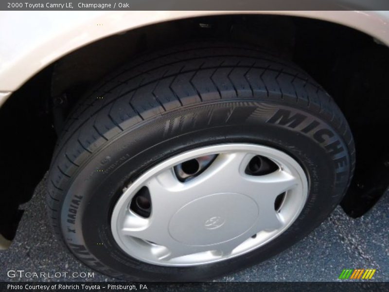 Champagne / Oak 2000 Toyota Camry LE