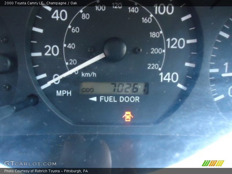 Champagne / Oak 2000 Toyota Camry LE