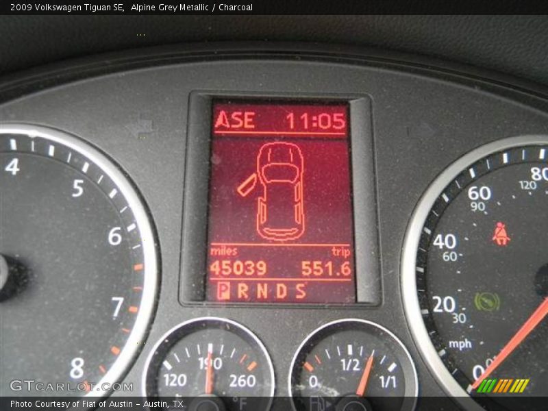 Alpine Grey Metallic / Charcoal 2009 Volkswagen Tiguan SE