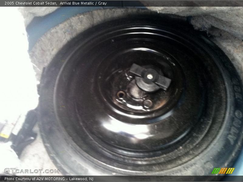 Arrival Blue Metallic / Gray 2005 Chevrolet Cobalt Sedan