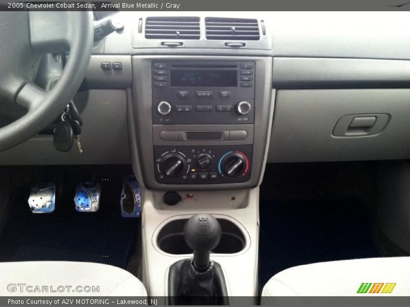 Arrival Blue Metallic / Gray 2005 Chevrolet Cobalt Sedan