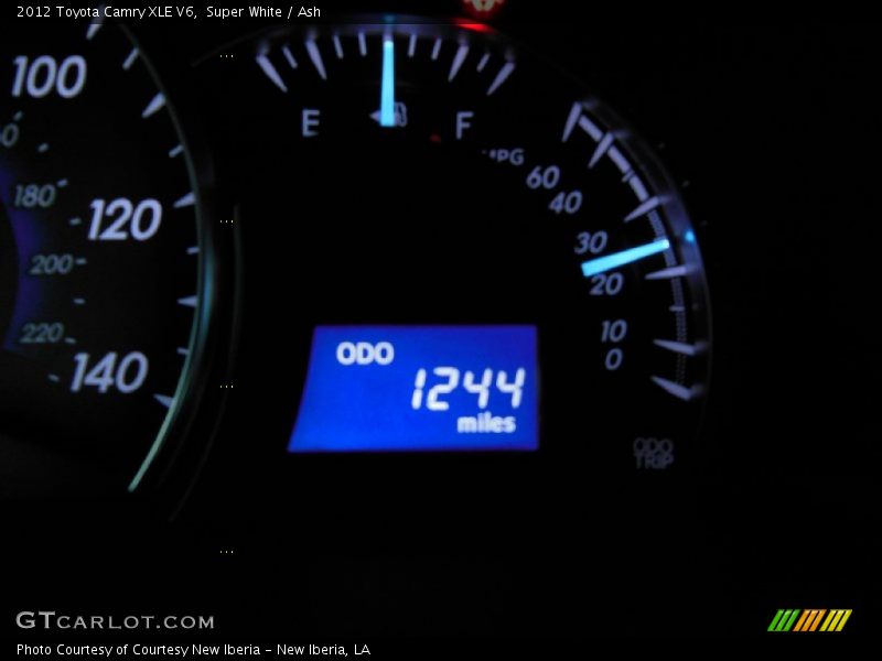 Super White / Ash 2012 Toyota Camry XLE V6