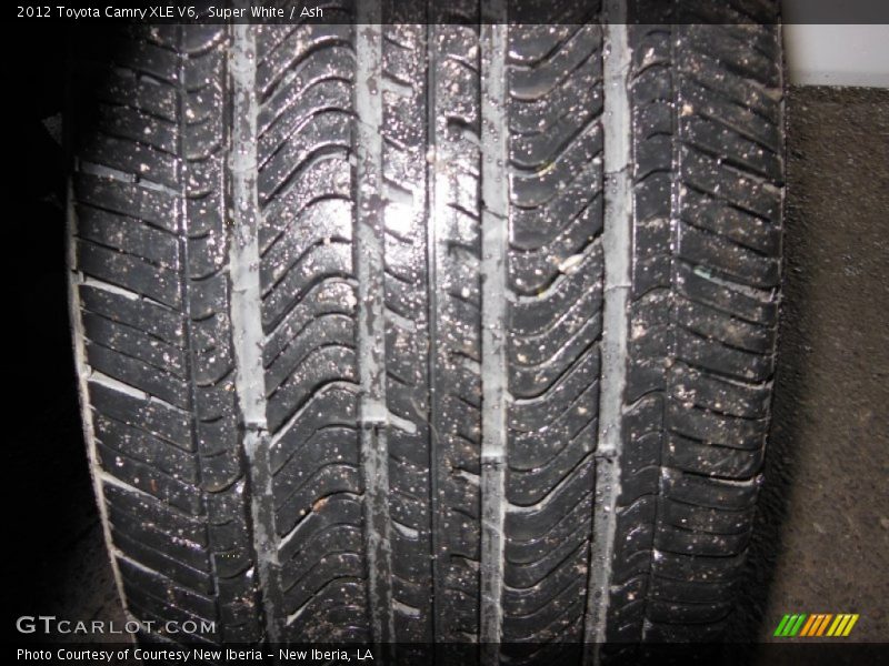 Super White / Ash 2012 Toyota Camry XLE V6