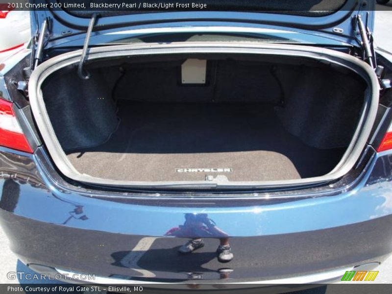Blackberry Pearl / Black/Light Frost Beige 2011 Chrysler 200 Limited