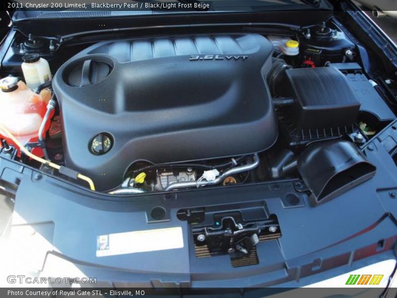 Blackberry Pearl / Black/Light Frost Beige 2011 Chrysler 200 Limited