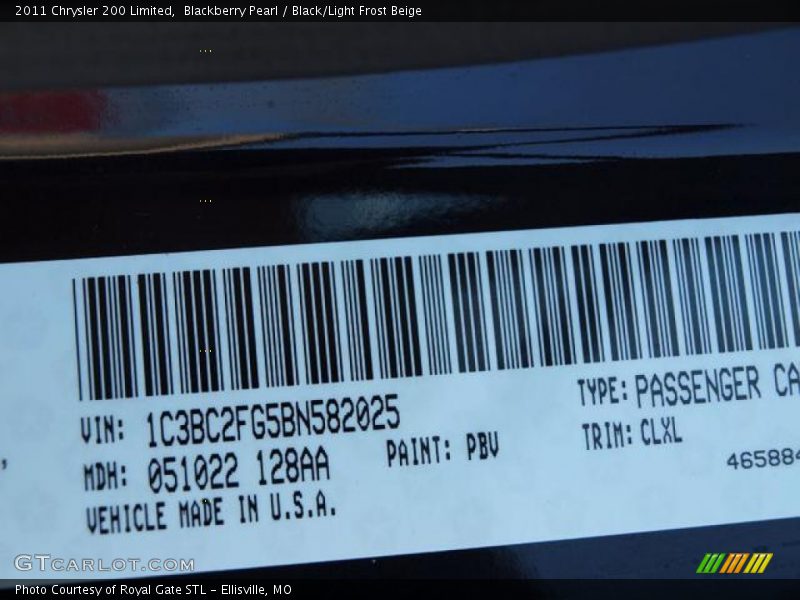 Blackberry Pearl / Black/Light Frost Beige 2011 Chrysler 200 Limited