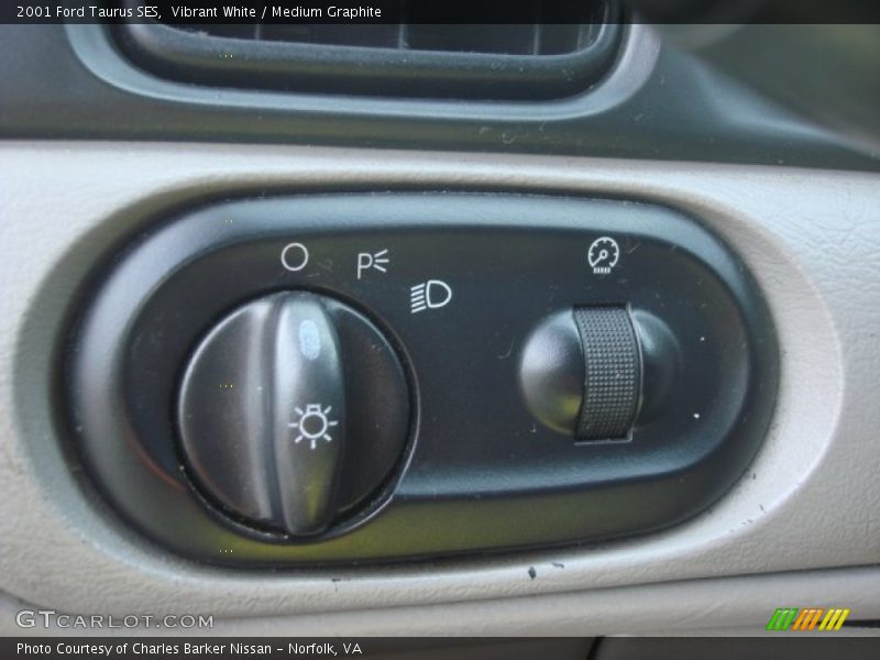 Vibrant White / Medium Graphite 2001 Ford Taurus SES