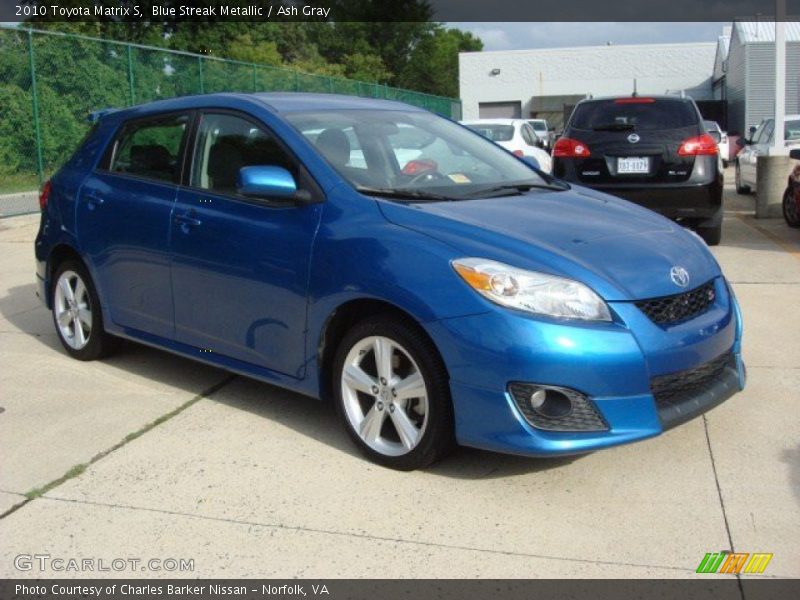 Front 3/4 View of 2010 Matrix S