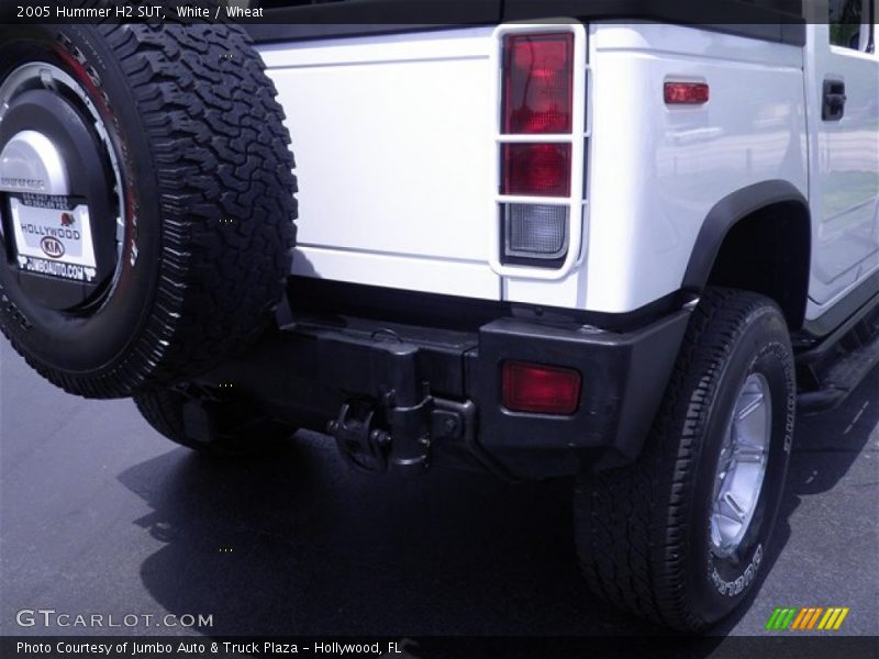 White / Wheat 2005 Hummer H2 SUT