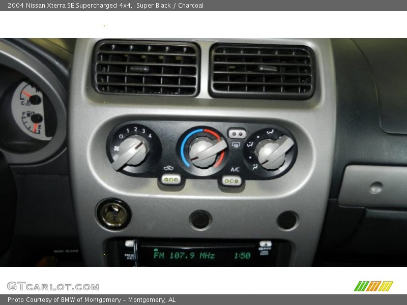 Controls of 2004 Xterra SE Supercharged 4x4