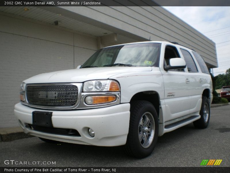 Summit White / Sandstone 2002 GMC Yukon Denali AWD