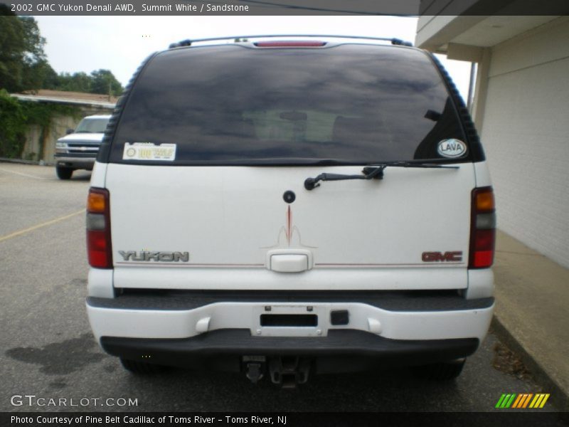 Summit White / Sandstone 2002 GMC Yukon Denali AWD