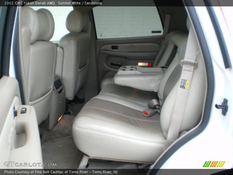 Summit White / Sandstone 2002 GMC Yukon Denali AWD