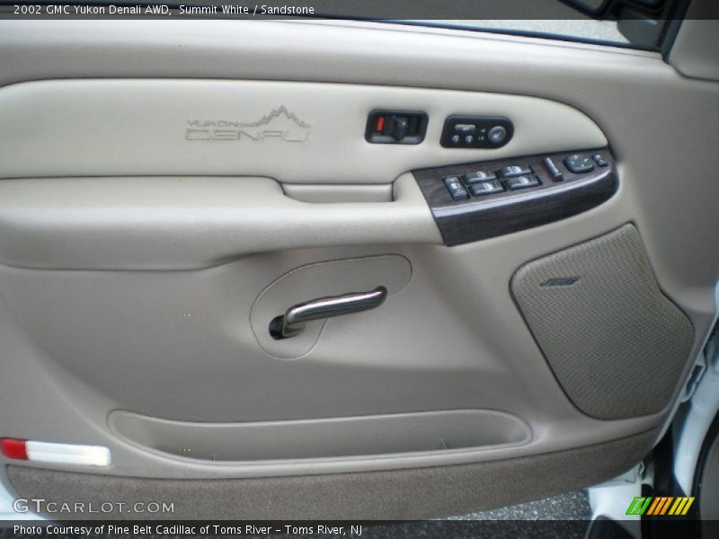 Summit White / Sandstone 2002 GMC Yukon Denali AWD