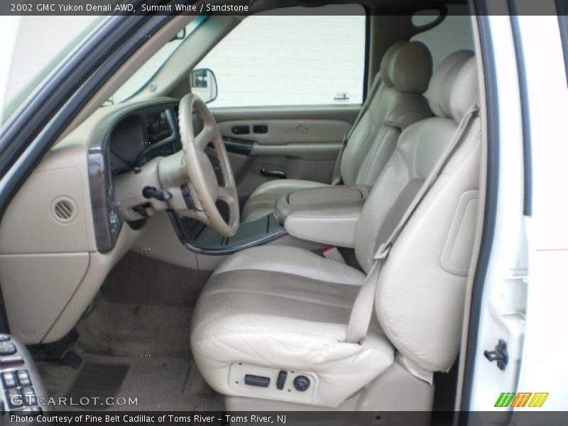 Summit White / Sandstone 2002 GMC Yukon Denali AWD