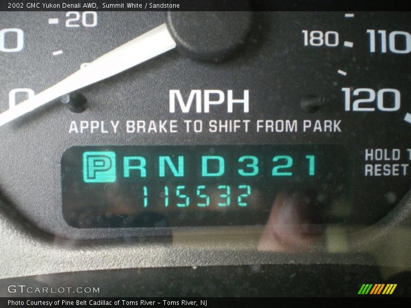 Summit White / Sandstone 2002 GMC Yukon Denali AWD