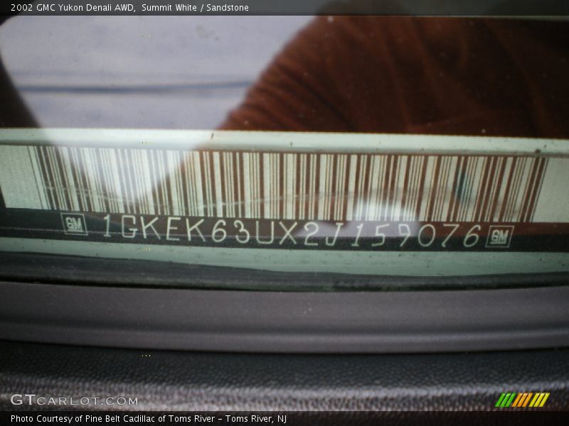Summit White / Sandstone 2002 GMC Yukon Denali AWD