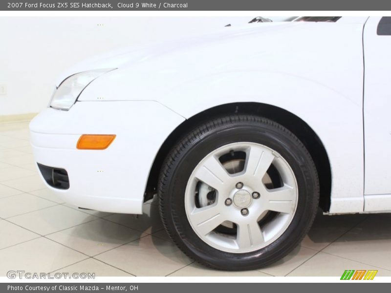 Cloud 9 White / Charcoal 2007 Ford Focus ZX5 SES Hatchback