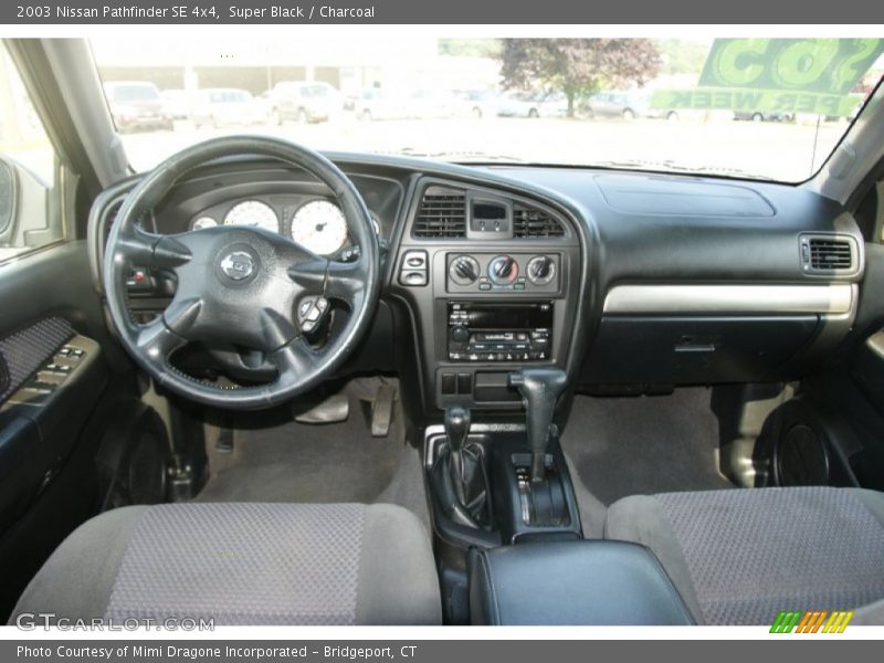 Super Black / Charcoal 2003 Nissan Pathfinder SE 4x4