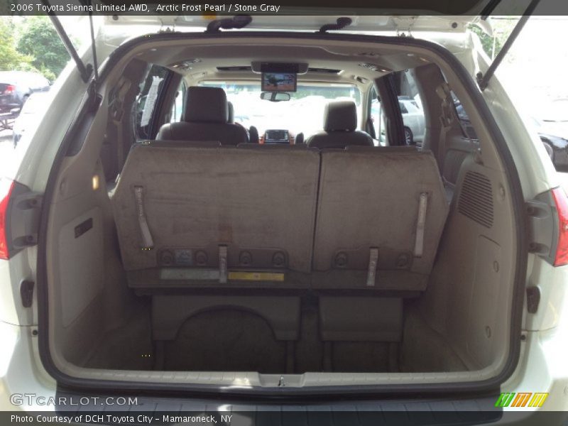  2006 Sienna Limited AWD Trunk