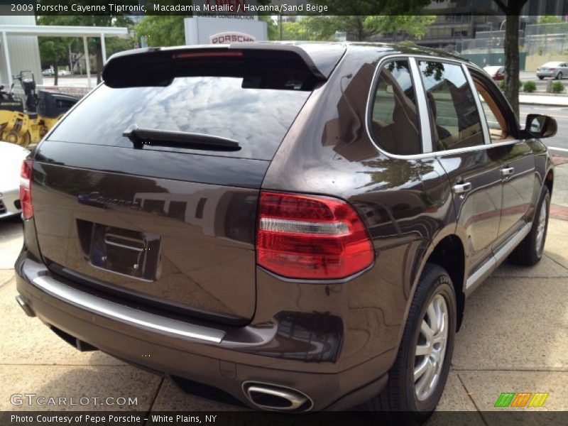 Macadamia Metallic / Havanna/Sand Beige 2009 Porsche Cayenne Tiptronic