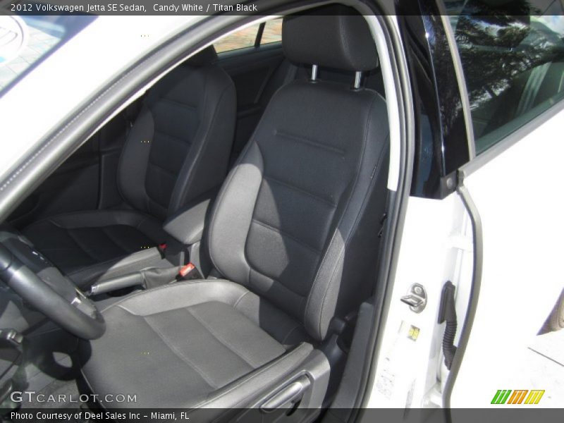 Candy White / Titan Black 2012 Volkswagen Jetta SE Sedan