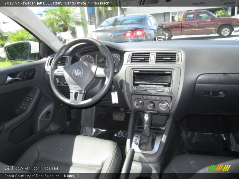 Candy White / Titan Black 2012 Volkswagen Jetta SE Sedan