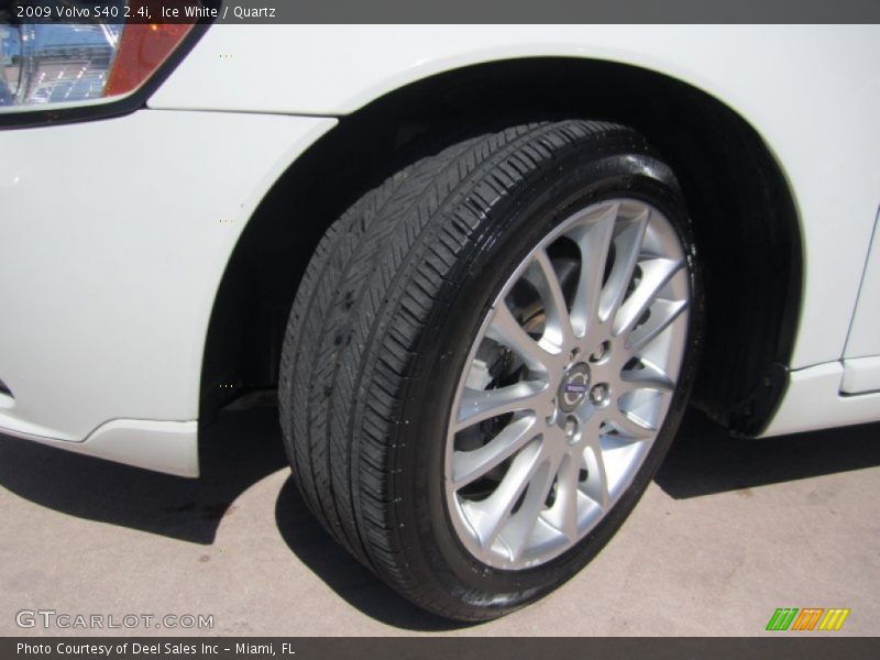 Ice White / Quartz 2009 Volvo S40 2.4i