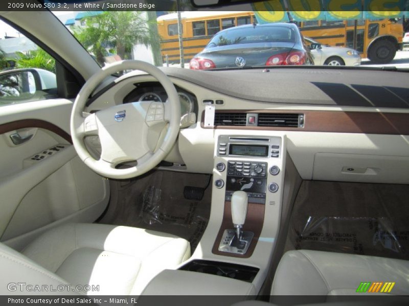 Ice White / Sandstone Beige 2009 Volvo S80 3.2