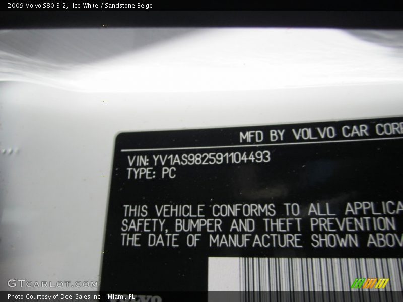 Ice White / Sandstone Beige 2009 Volvo S80 3.2