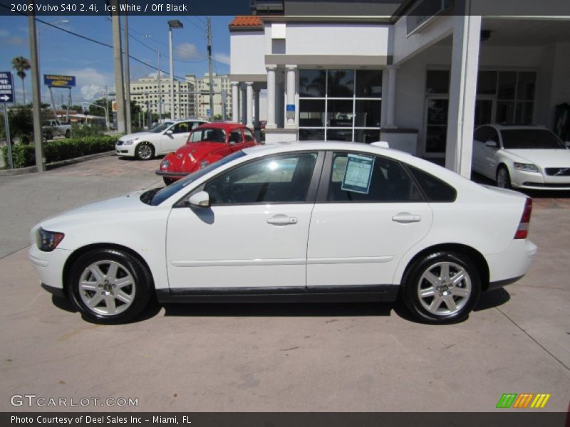 Ice White / Off Black 2006 Volvo S40 2.4i