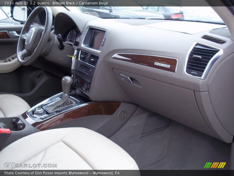 Brilliant Black / Cardamom Beige 2010 Audi Q5 3.2 quattro