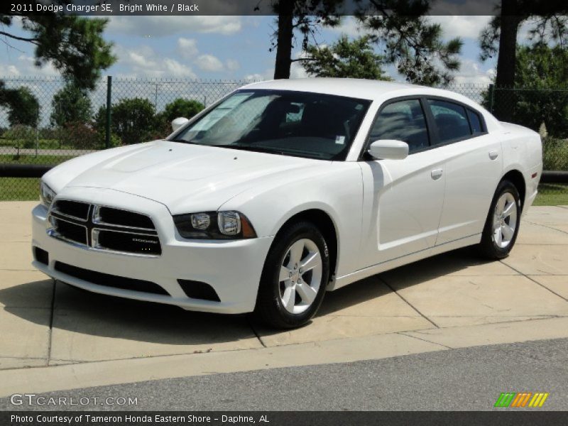 Bright White / Black 2011 Dodge Charger SE