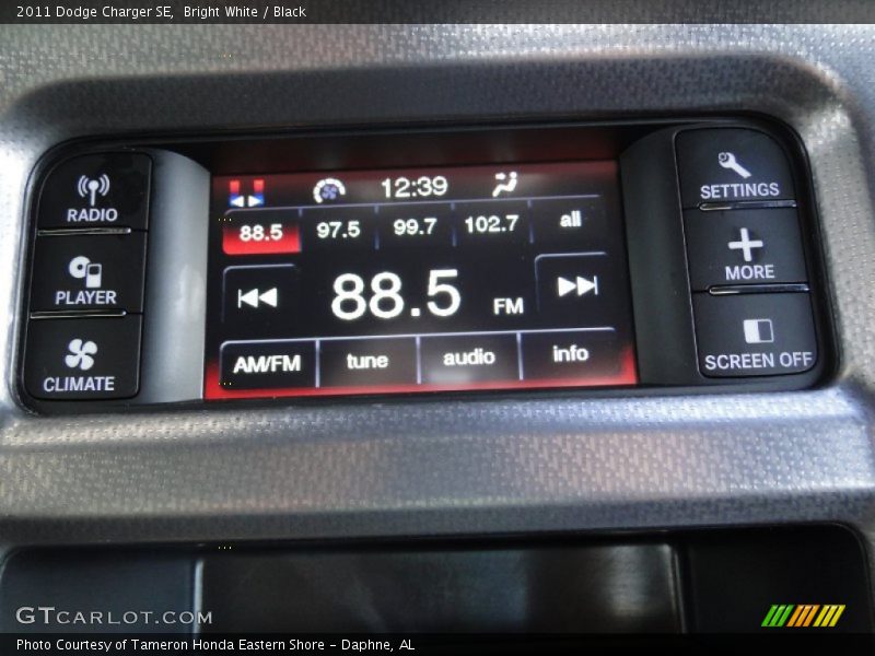 Bright White / Black 2011 Dodge Charger SE