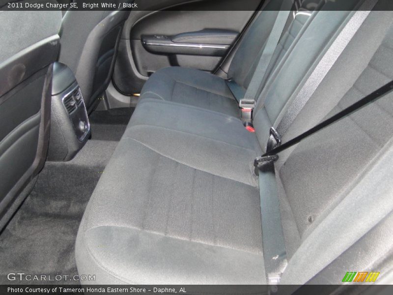 Bright White / Black 2011 Dodge Charger SE