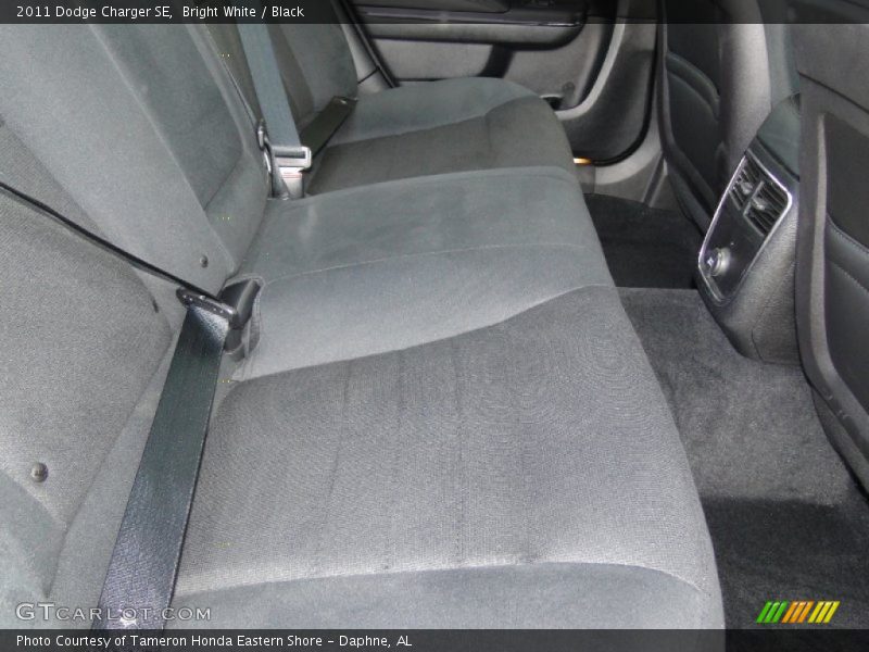 Bright White / Black 2011 Dodge Charger SE