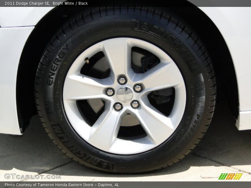 Bright White / Black 2011 Dodge Charger SE