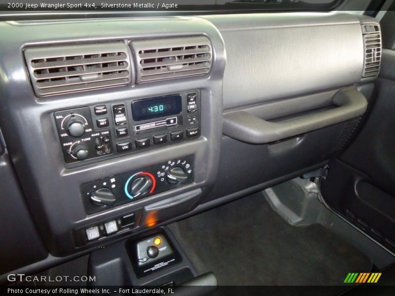 Silverstone Metallic / Agate 2000 Jeep Wrangler Sport 4x4