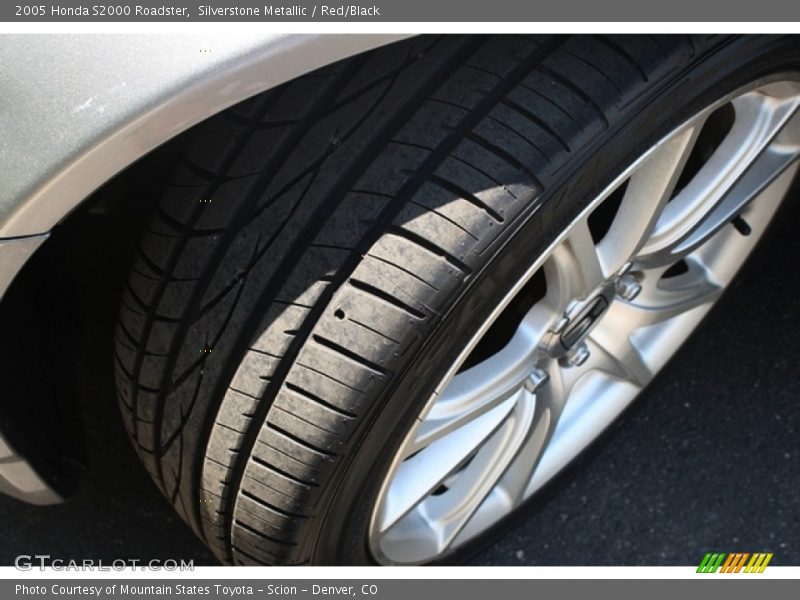 Silverstone Metallic / Red/Black 2005 Honda S2000 Roadster