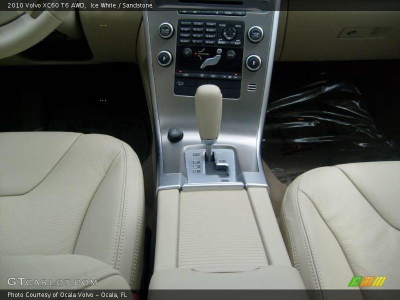 Ice White / Sandstone 2010 Volvo XC60 T6 AWD