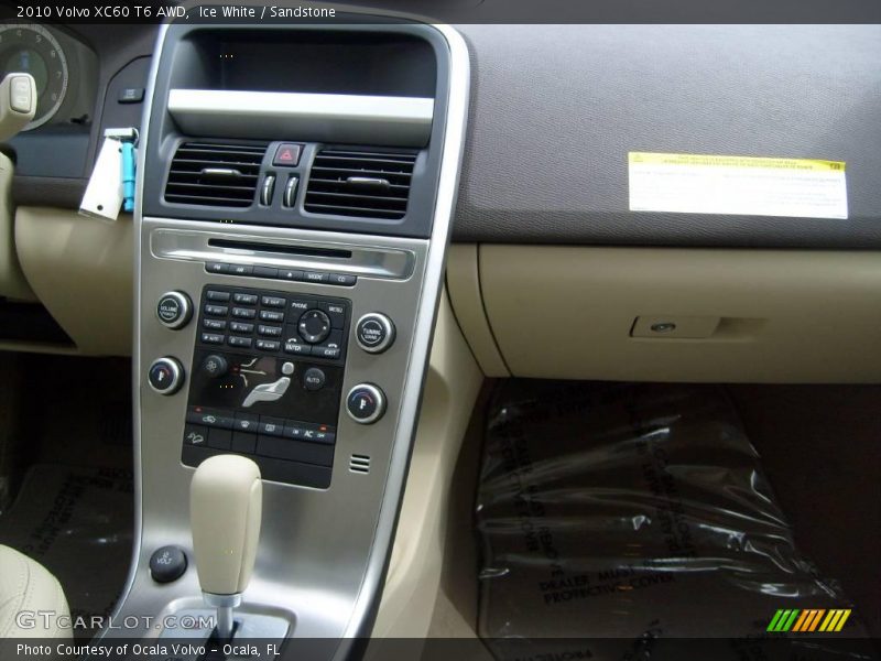 Ice White / Sandstone 2010 Volvo XC60 T6 AWD