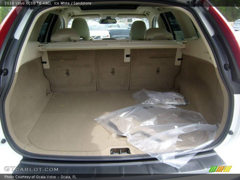 Ice White / Sandstone 2010 Volvo XC60 T6 AWD