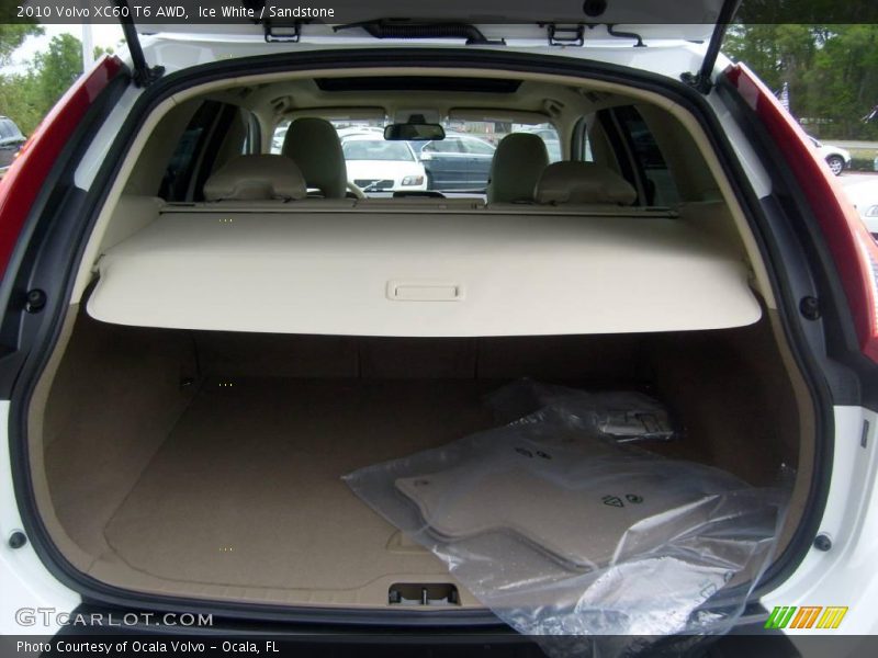 Ice White / Sandstone 2010 Volvo XC60 T6 AWD