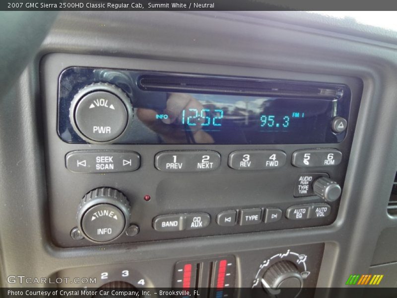 Controls of 2007 Sierra 2500HD Classic Regular Cab