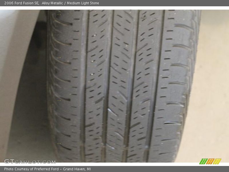 Alloy Metallic / Medium Light Stone 2006 Ford Fusion SE