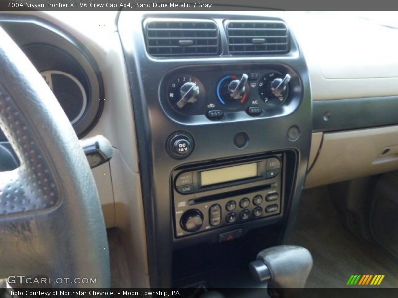 Controls of 2004 Frontier XE V6 Crew Cab 4x4