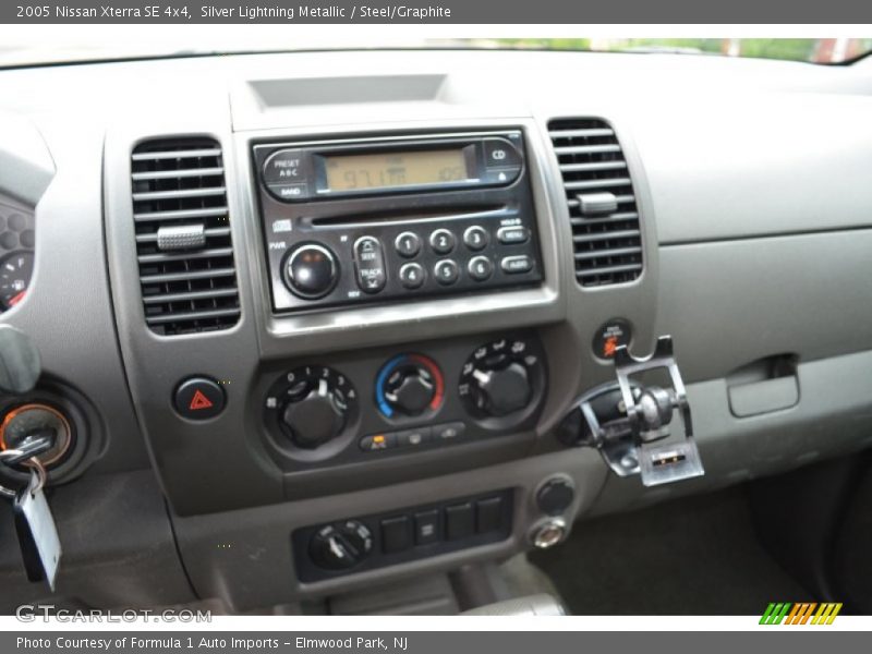 Silver Lightning Metallic / Steel/Graphite 2005 Nissan Xterra SE 4x4